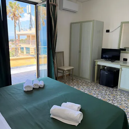 Capsule hotel Belvedere Blu B&B Con Servizio Spiaggia *
