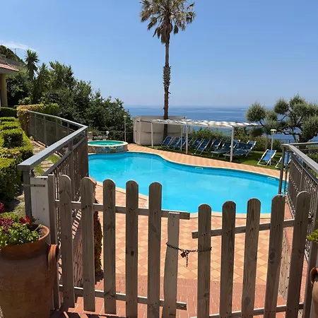 Belvedere Blu B&B Con Servizio Spiaggia Capsule hotel Belvedere Marittimo