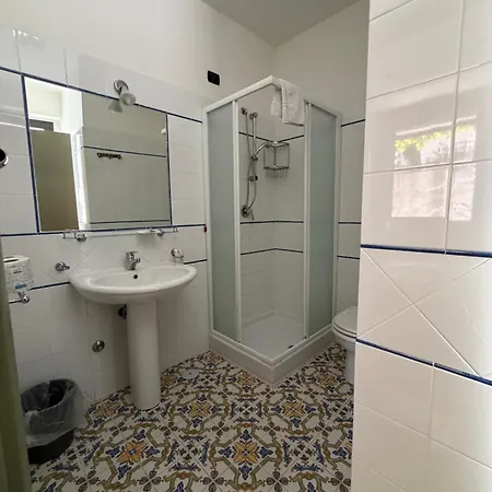 Belvedere Blu B&B Con Servizio Spiaggia Capsule hotel *