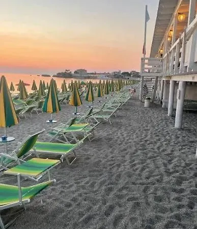 Belvedere Blu B&B Con Servizio Spiaggia Capsule hotel Belvedere Marittimo